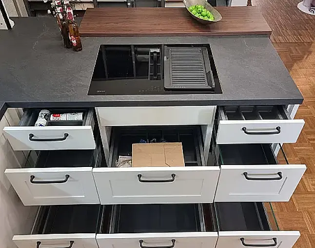 Landhausküche mit Thekenelement