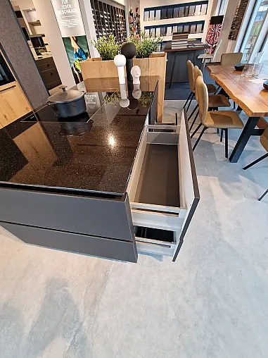 Systemat AV 6082-GL Wildeiche Natur geport, Murano Soft Schwarz UV Mattlack