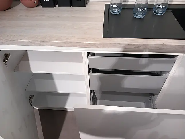 Moderne grifflos Küche in Weiß