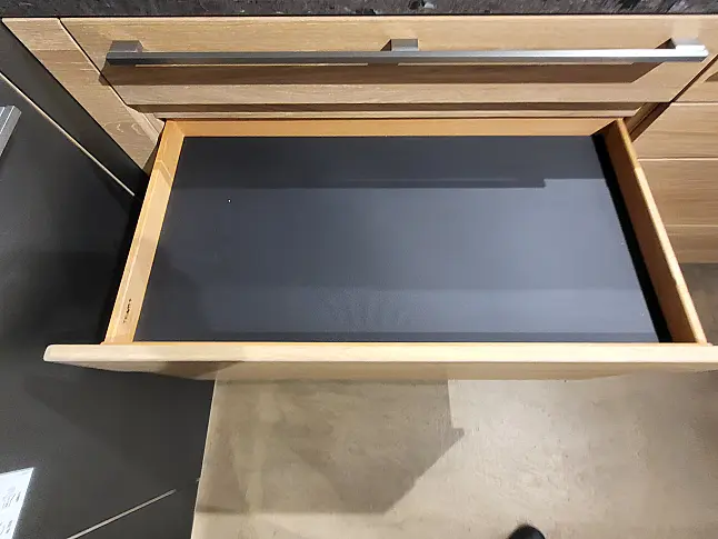 Massivholz Einbauküche in Eiche mit Natursteinplatte in Braun Silk