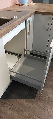 L-Küche mit Barplatte