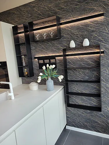 Elegante Grifflosküche mit Miele Geräten