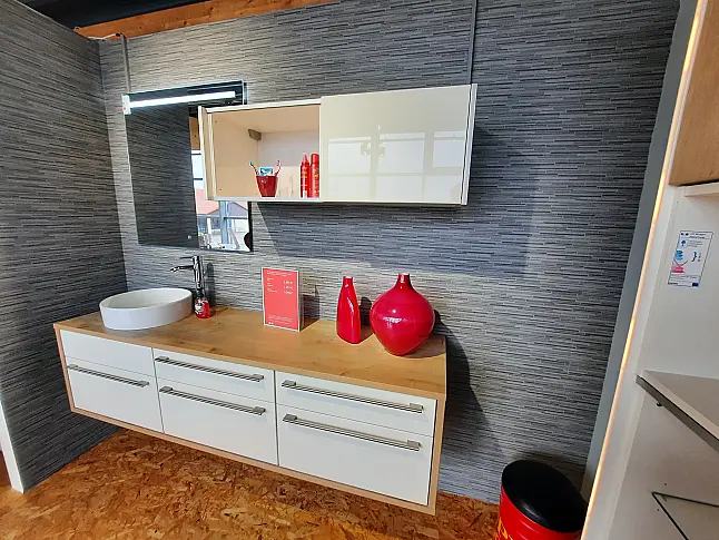 Nobilia Badmöbel Set Weiß Holz kombiniert, Set bestehend aus Waschtisch, Badschrank, Hängeschrank und Spiegel moderne Badmöbel in Magnolia Hochglanz und Eiche NB