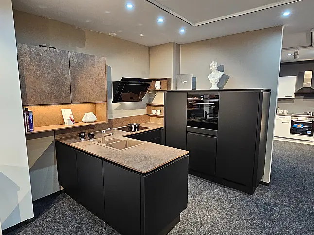 Hochwertige Ausstellungsküche in Schwarz matt - inkl. Siemens Studio-Line Geräte - LED-Beleuchtung usw. usw.