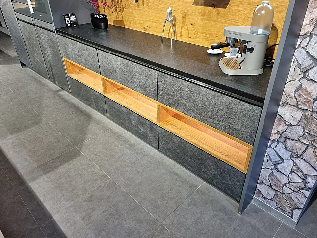 AV 7030 BlackStar / AV5095 GL Symbiose aus Glas und Stein