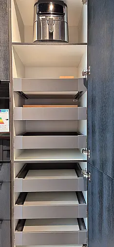Moderne Impuls Inselküche grau mit Miele Geräten (Ausstellungsküche)