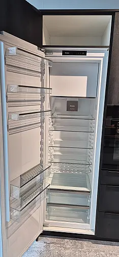 Moderne Impuls Inselküche grau mit Miele Geräten (Ausstellungsküche)