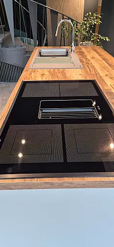 Moderne Impuls Inselküche grau mit Miele Geräten (Ausstellungsküche)