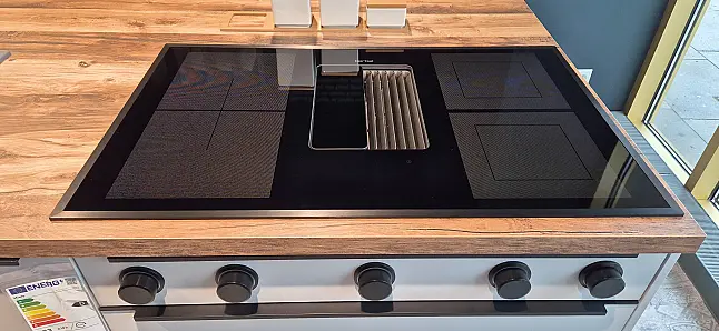 Moderne Impuls Inselküche grau mit Miele Geräten (Ausstellungsküche)