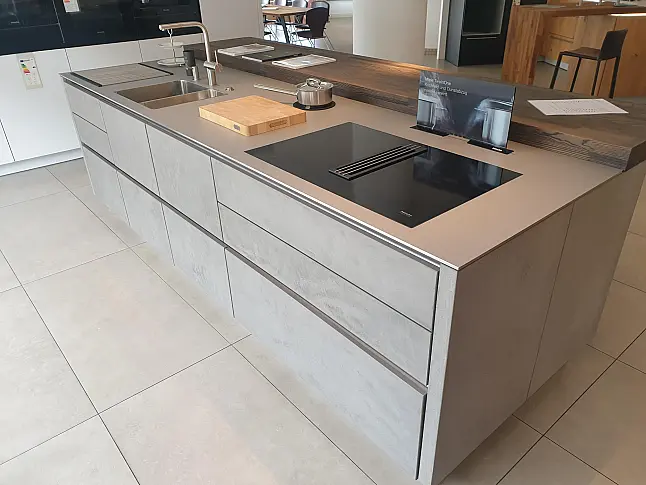 Design Musterküche mit Insel