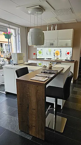 Designküche mit Kochinsel