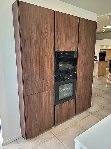 Grifflose Designküche mit sehr viel Stauraum