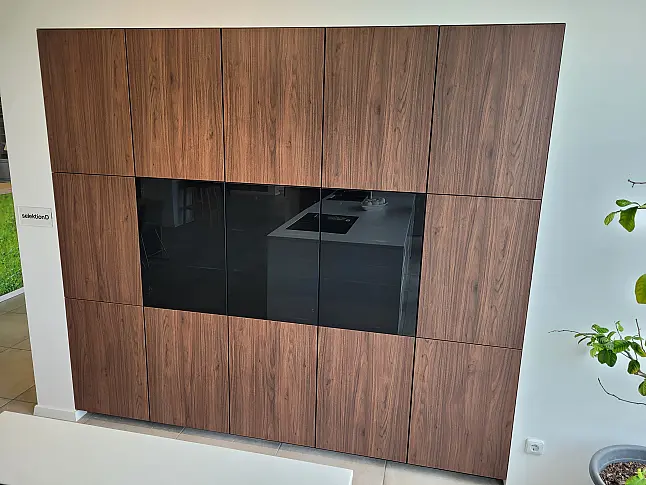 Grifflose Designküche mit sehr viel Stauraum