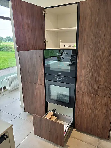 Grifflose Designküche mit sehr viel Stauraum