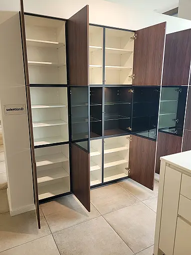 Grifflose Designküche mit sehr viel Stauraum