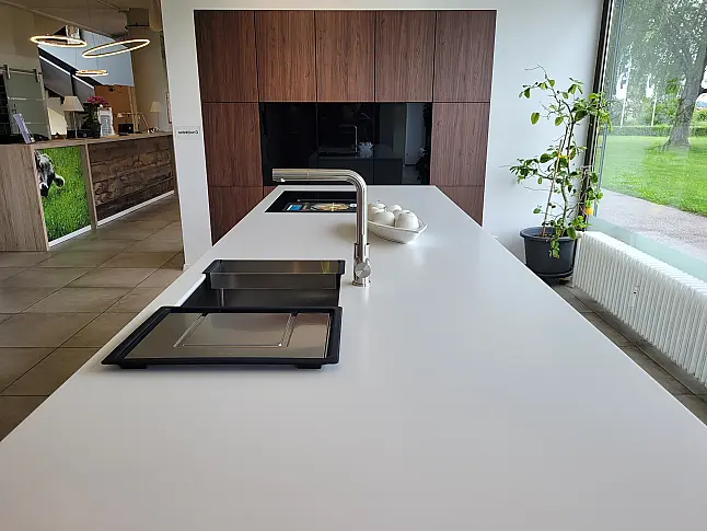 Grifflose Designküche mit sehr viel Stauraum