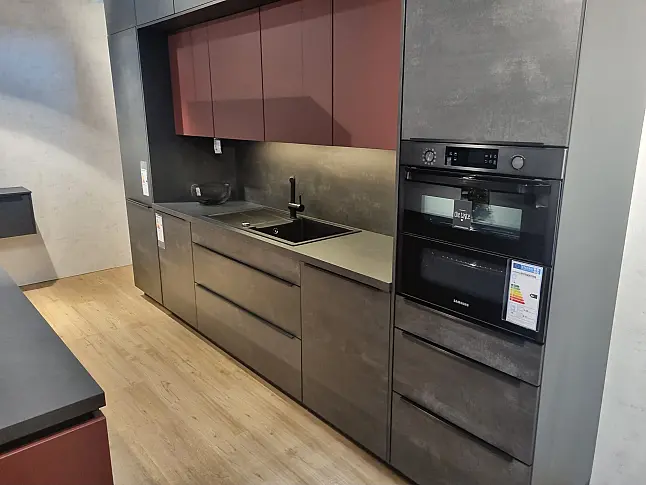moderne Einbauküche mit Insellösung