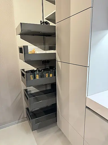 Einzigartiges Unikat mit edlem Holzfurnier, modernem Smartglas und eleganter SlimLine Arbeitsplatte!