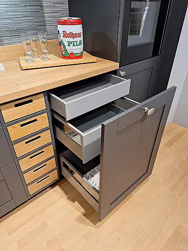 Moderne Inselküche im Landhausstil