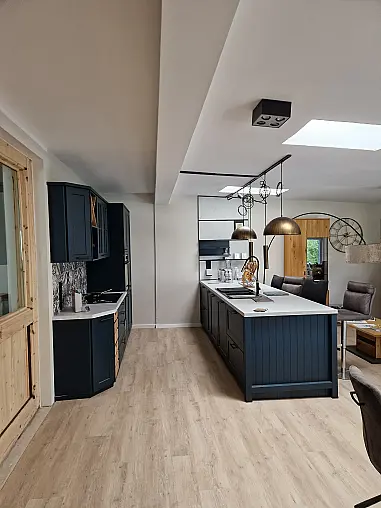 moderne Landhausküche, optional mit glatter Front, alle Fronten kommen NEU!