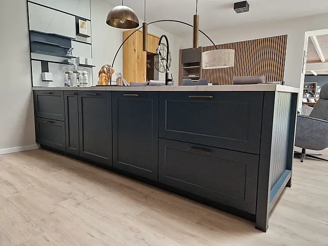 moderne Landhausküche, optional mit glatter Front, alle Fronten kommen NEU!