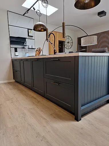 moderne Landhausküche, optional mit glatter Front, alle Fronten kommen NEU!
