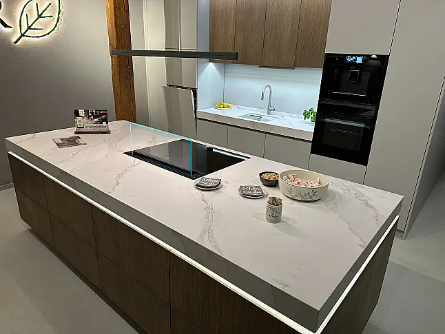 Einzigartiges Unikat mit edlem Holzfurnier, modernem Smartglas und eleganter SlimLine Arbeitsplatte!
