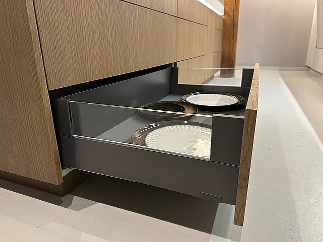 Einzigartiges Unikat mit edlem Holzfurnier, modernem Smartglas und eleganter SlimLine Arbeitsplatte!