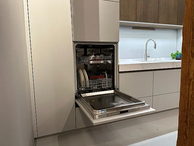 Einzigartiges Unikat mit edlem Holzfurnier, modernem Smartglas und eleganter SlimLine Arbeitsplatte!