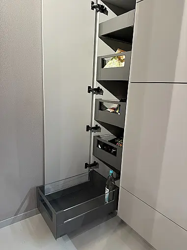 Einzigartiges Unikat mit edlem Holzfurnier, modernem Smartglas und eleganter SlimLine Arbeitsplatte!