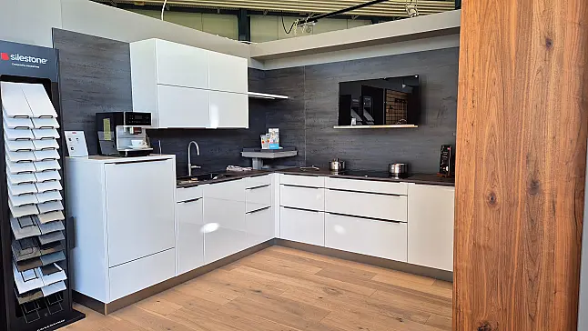 Hochwertige Küche mit Dekton-Arbeitsplatte