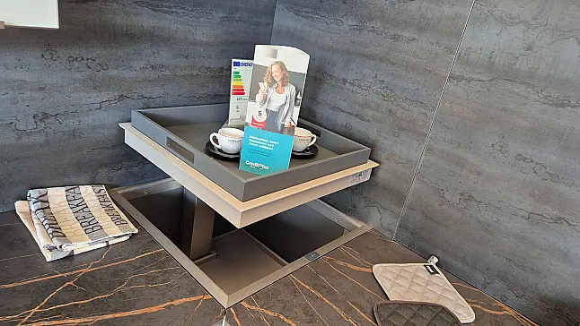 Hochwertige Küche mit Dekton-Arbeitsplatte