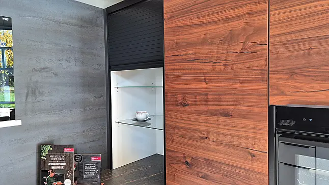 Hochwertige Küche mit Dekton-Arbeitsplatte
