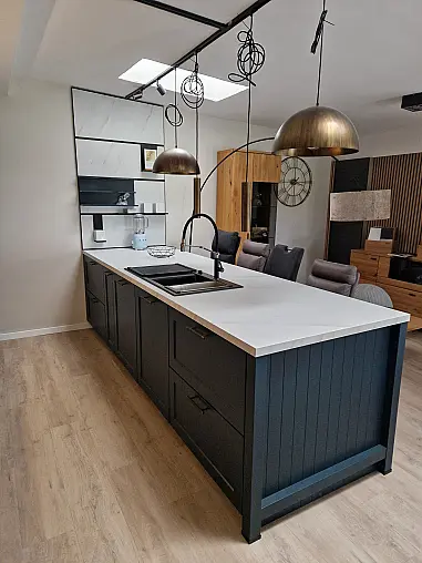 moderne Landhausküche, optional mit glatter Front, alle Fronten kommen NEU!