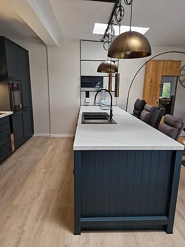 moderne Landhausküche, optional mit glatter Front, alle Fronten kommen NEU!