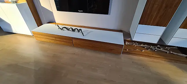 Wohnwand und Vitrine