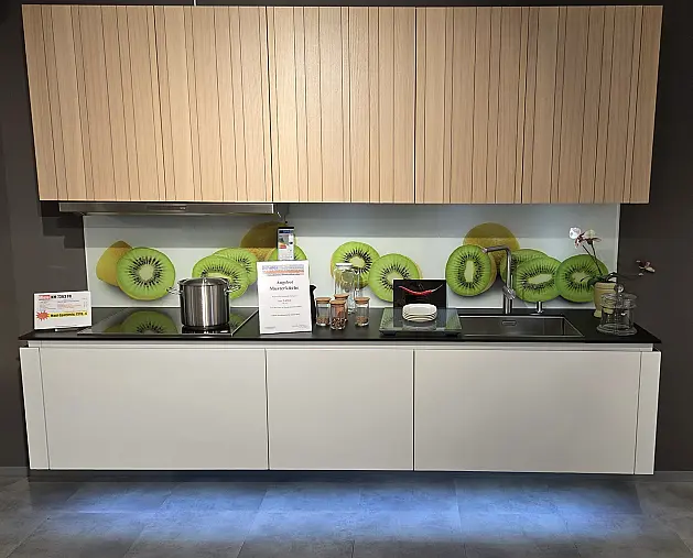 Moderne Design-Winkelküche in weiß, ohne Geräte