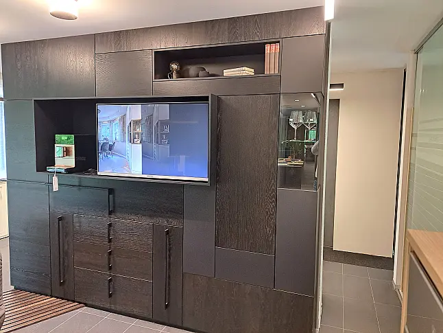 Schrankwand für Fernseher, Kaffeemaschine, Glasschrank. Vorratsschrank