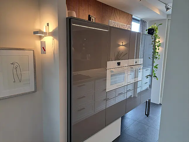 Moderner Landhaus Hochschränke glänzend, Mittelblock mit 60 mm Keramik Arbeitsplatte