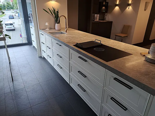 Moderner Landhaus Hochschränke glänzend, Mittelblock mit 60 mm Keramik Arbeitsplatte