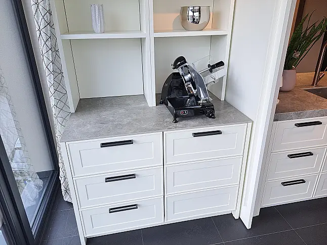 Moderner Landhaus Hochschränke glänzend, Mittelblock mit 60 mm Keramik Arbeitsplatte