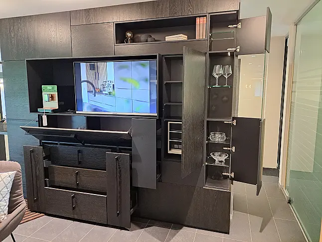 Schrankwand für Fernseher, Kaffeemaschine, Glasschrank. Vorratsschrank