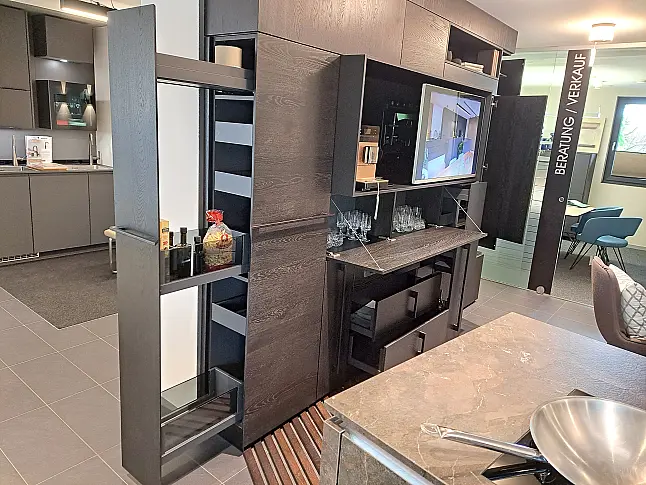 Schrankwand für Fernseher, Kaffeemaschine, Glasschrank. Vorratsschrank