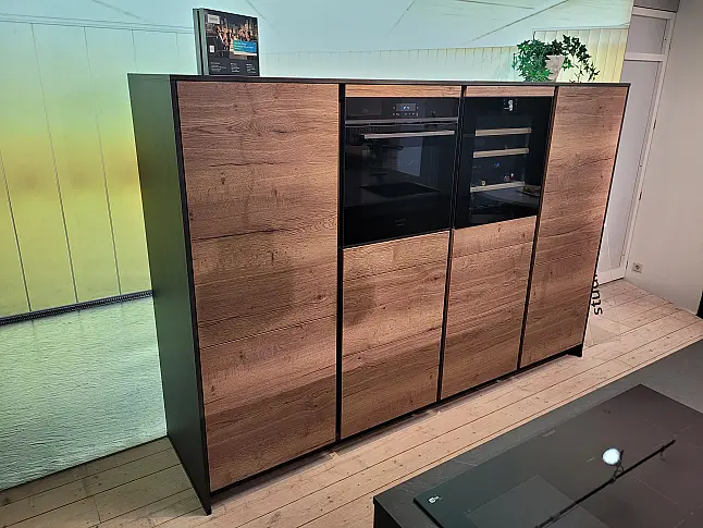 Moderne Grifflosküche im Stein/Holz Design
