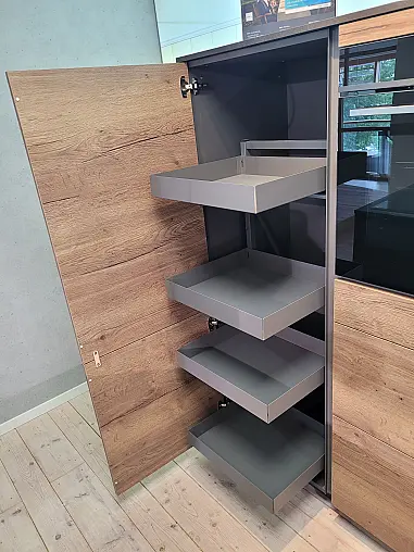 Moderne Grifflosküche im Stein/Holz Design