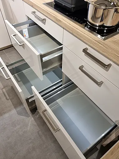 AV 2030 SATIN Hochglanz Lack