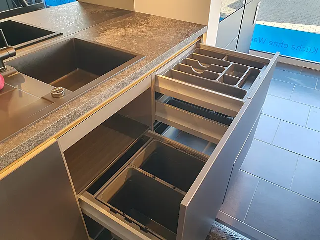 Ein beeindruckendes Küchendesign, das begeistert – stilvoll, funktional und bis ins Detail durchdacht!