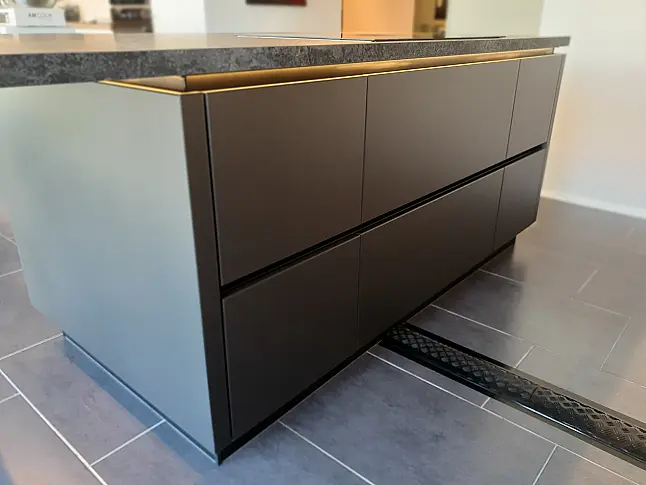 Ein beeindruckendes Küchendesign, das begeistert – stilvoll, funktional und bis ins Detail durchdacht!