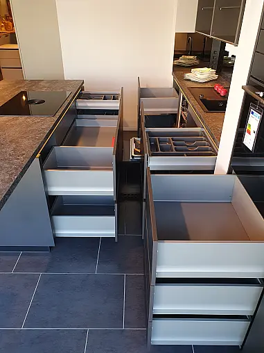 Ein beeindruckendes Küchendesign, das begeistert – stilvoll, funktional und bis ins Detail durchdacht!