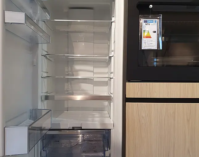Moderne Designküche mit hochwertigen Fronten in EicheComo NB